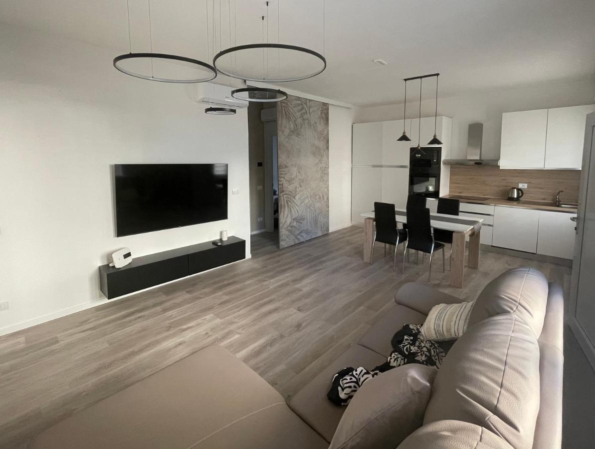 Gigi House Appartamento Piazza Mazzini 300M Dal Mare 리도 디 예솔로 외부 사진